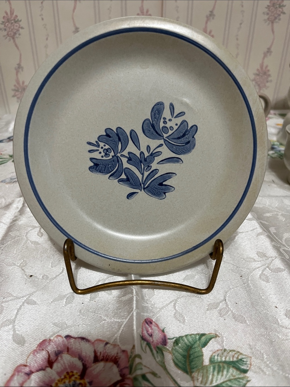 Blue Floral Stoneware Dinner Plate - White and Blue pfaltzgraff Yorktown 4 bread
